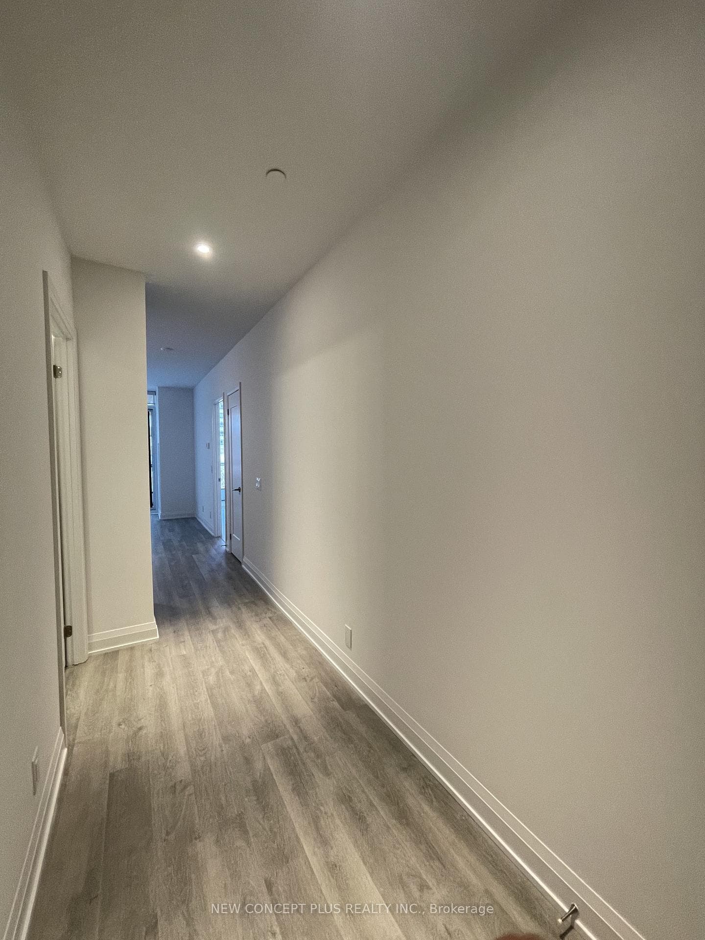 65 Broadway Avenue Unit 403 photo 3