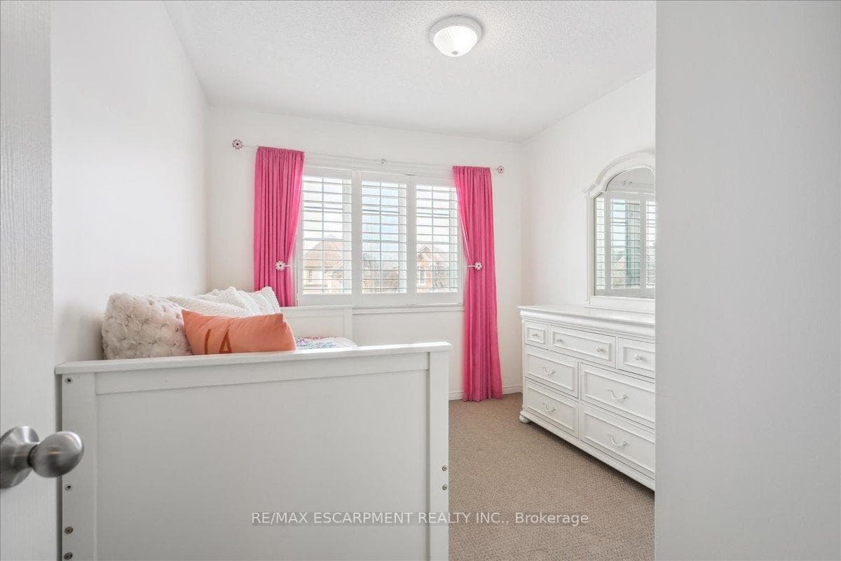 19 Woodcote Crescent photo 25