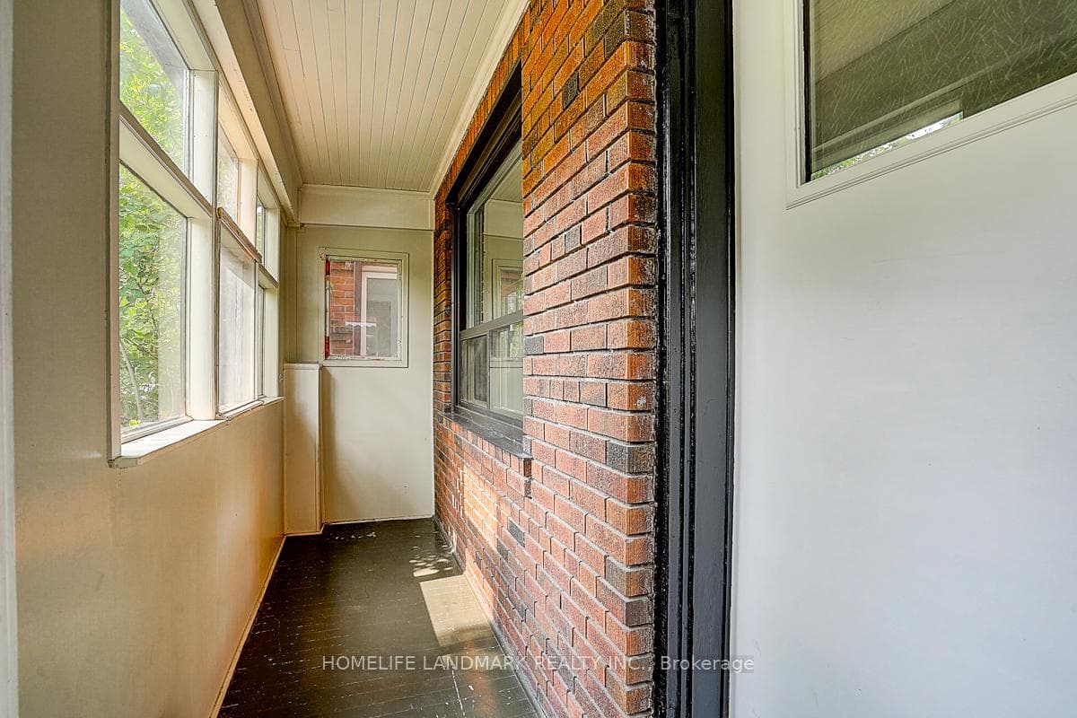 149 Euclid Avenue Unit Main and Upper photo 2