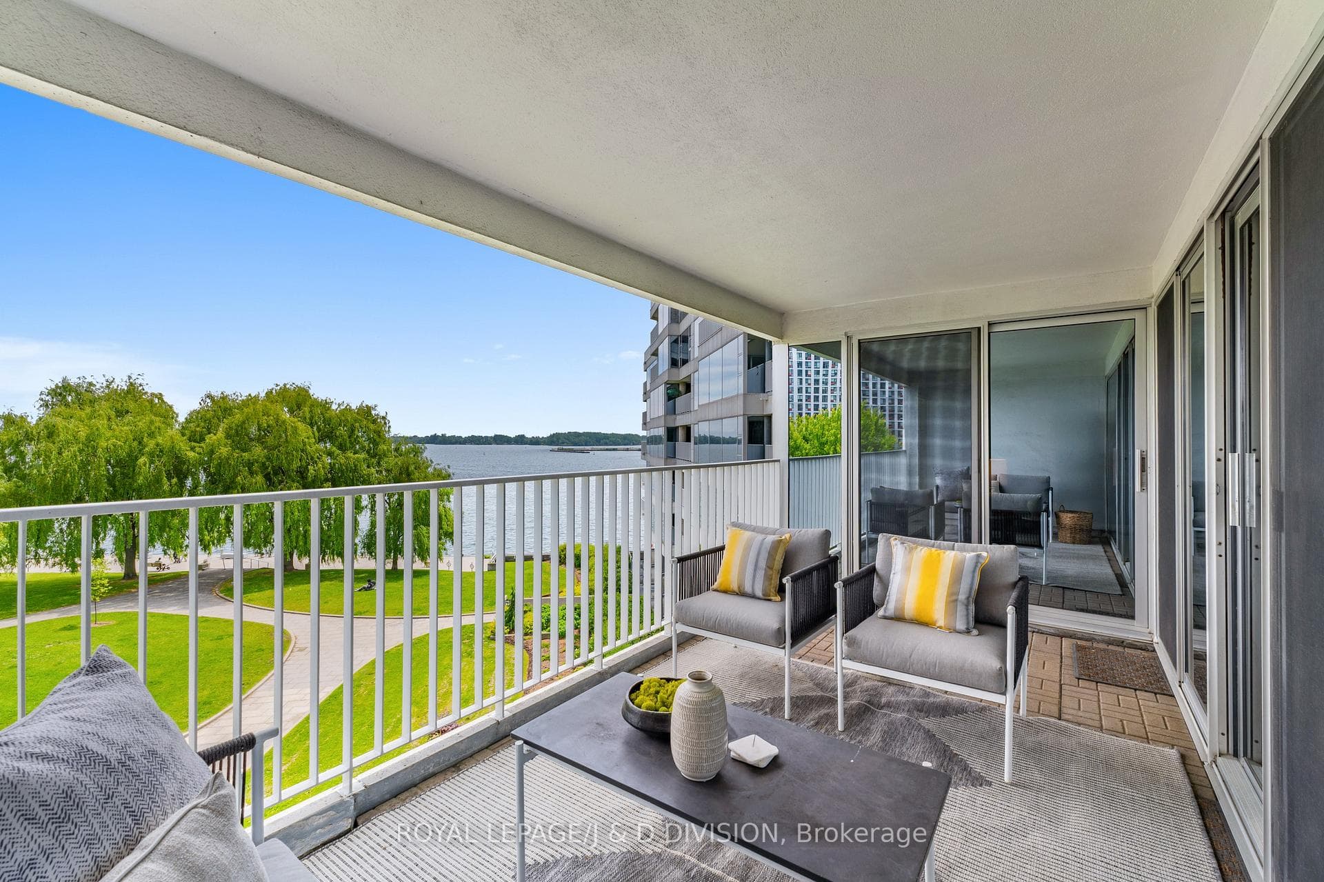 401 Queens Quay Unit 410 photo 29