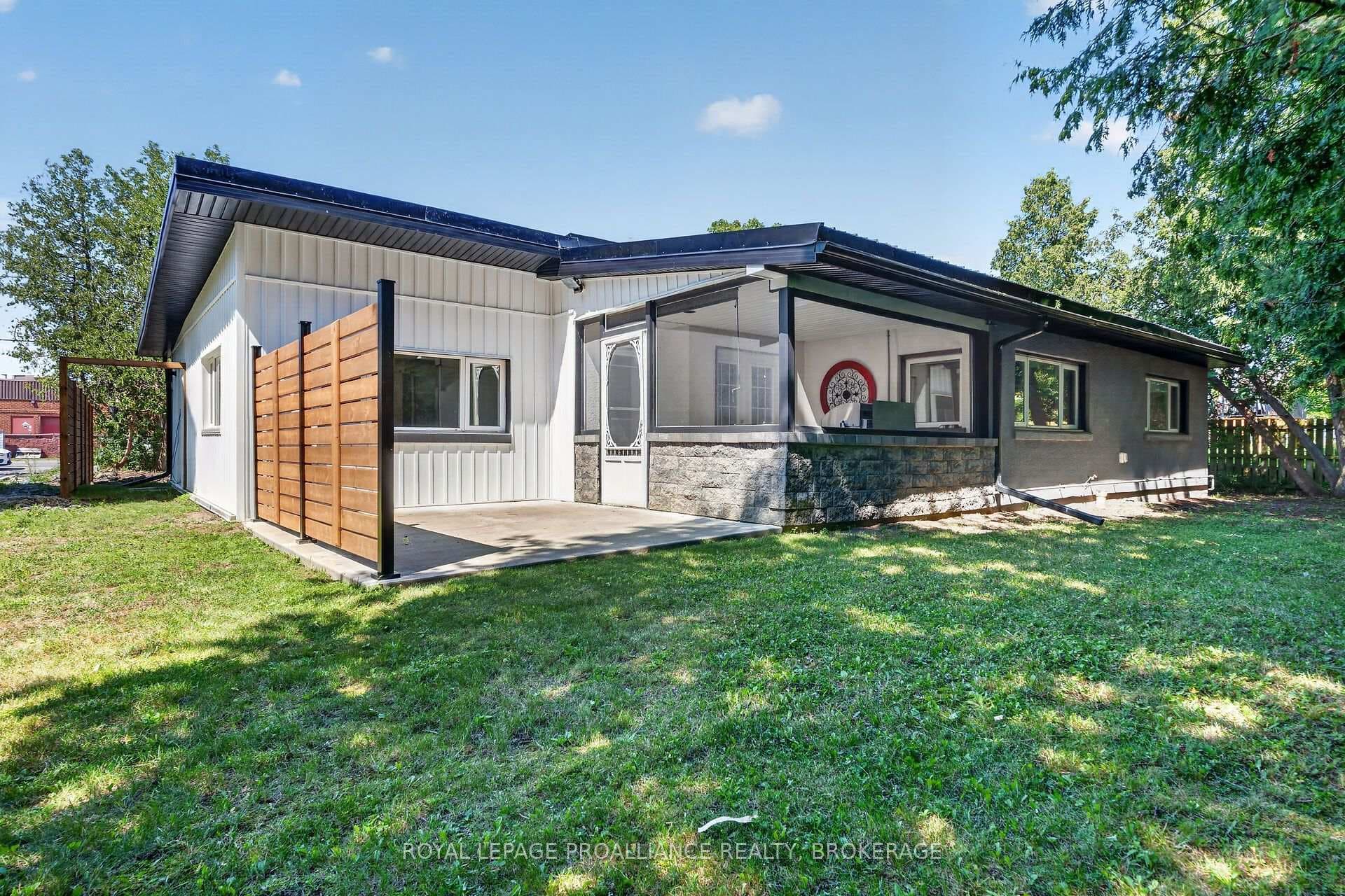 843 Woodbine Road photo 39