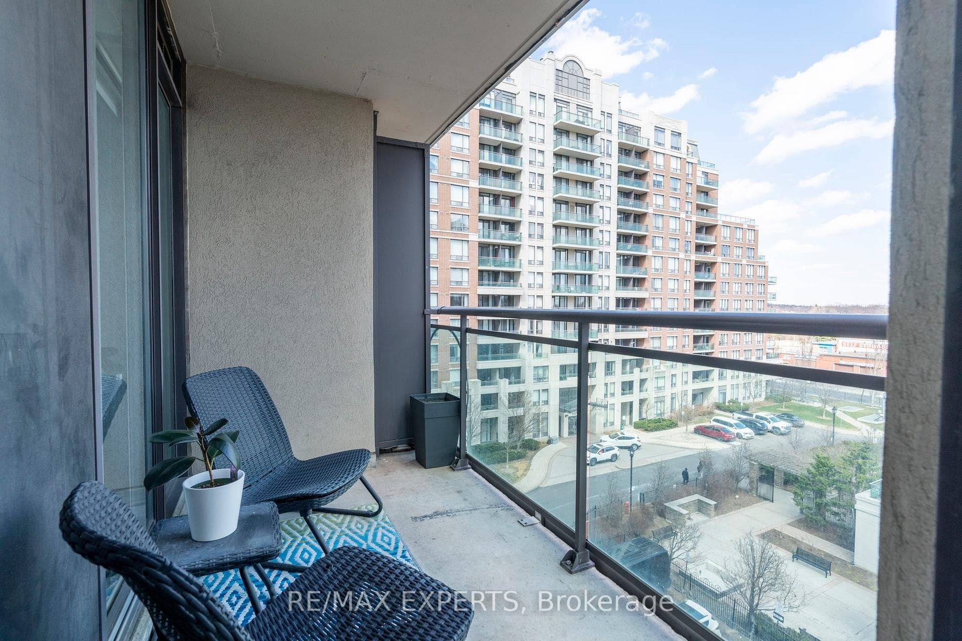330 Red Maple Road Unit 608 photo 22