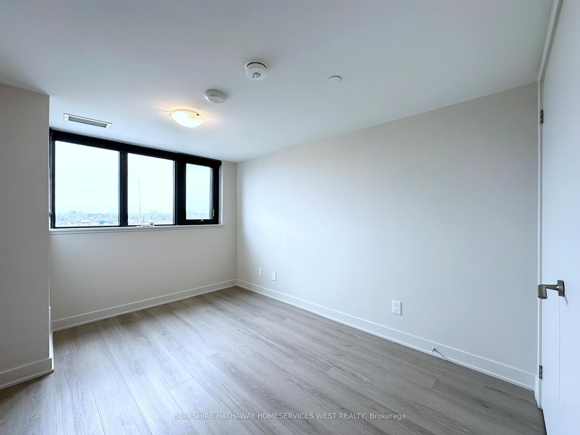 3385 Dundas Street Unit 613 photo 6
