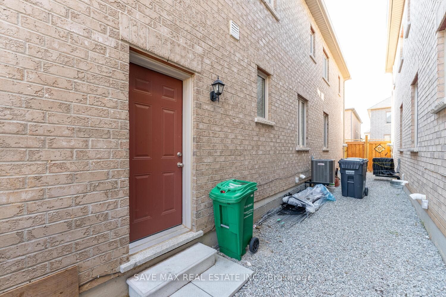 56 Farringdon Crescent photo 37