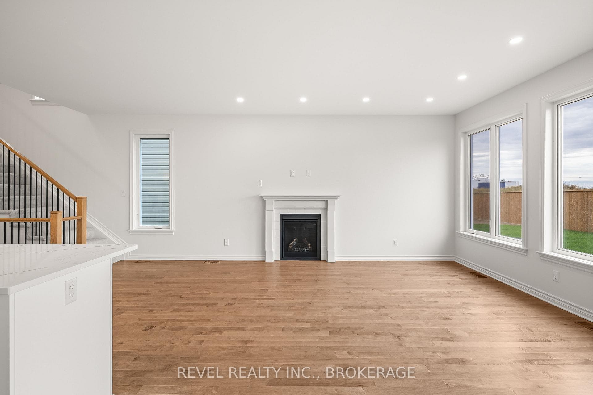 1075 Barrow Avenue photo 8