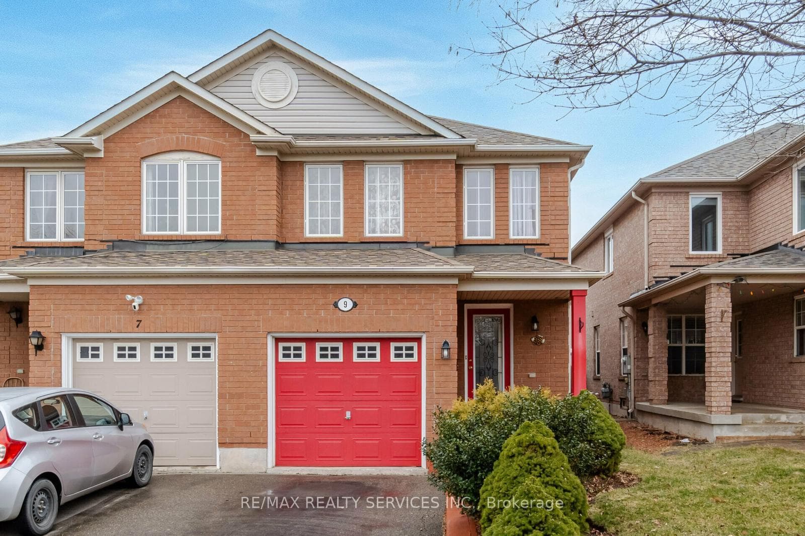 9 Garibaldi Drive photo 4