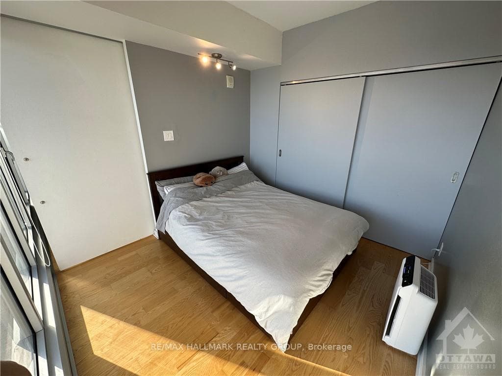 324 LAURIER Avenue Unit 1512 photo 13