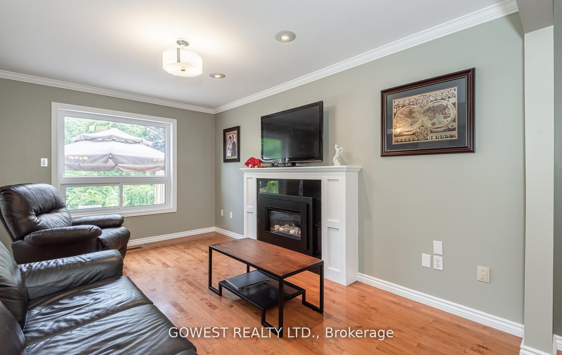 52 Davis Crescent photo 11