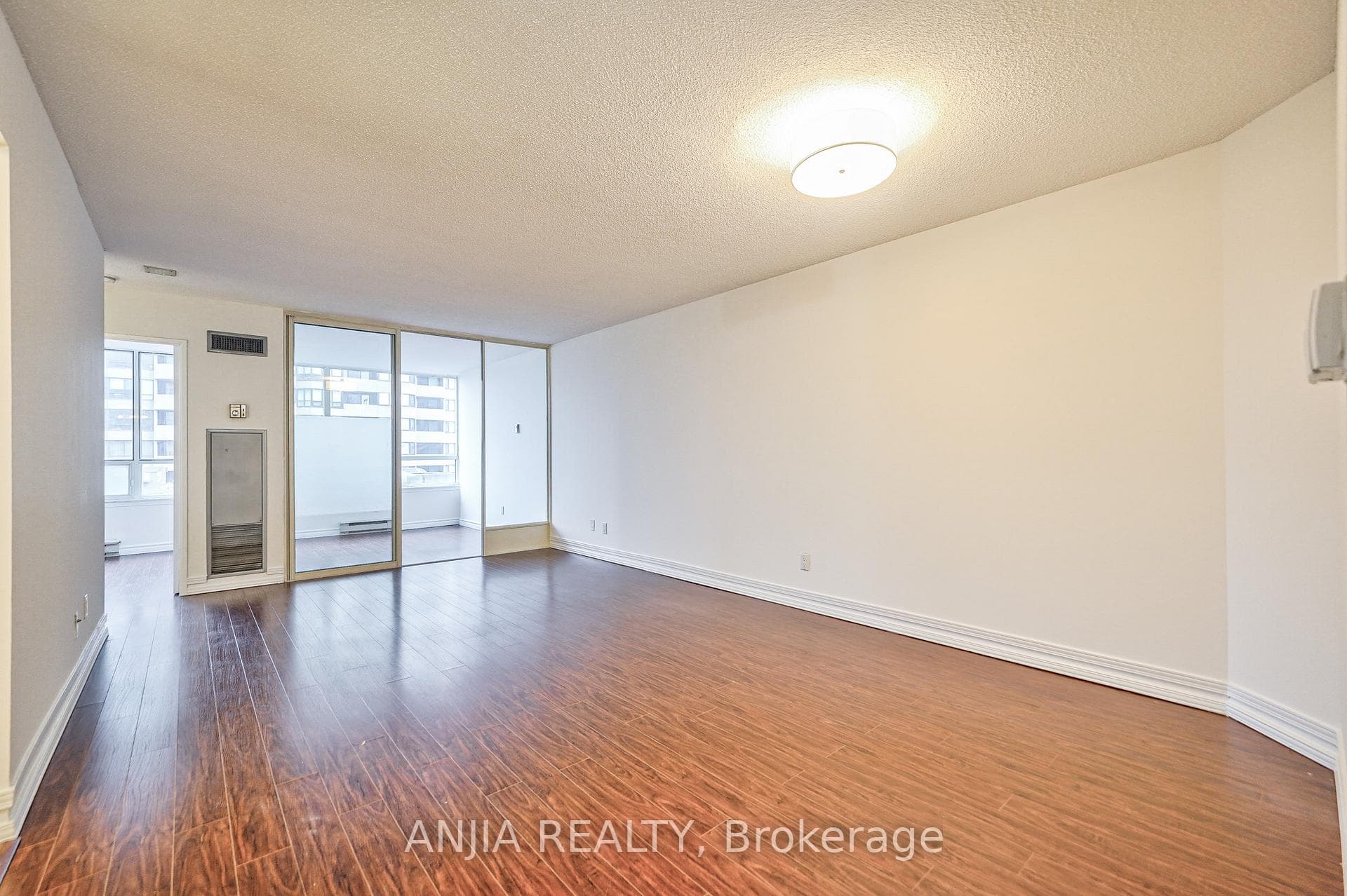 30 Greenfield Avenue Unit 305 photo 14