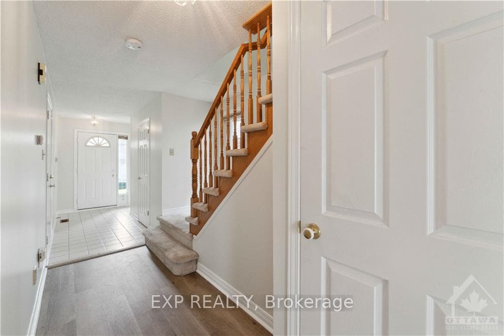 50 HUNTERSWOOD Crescent photo 4