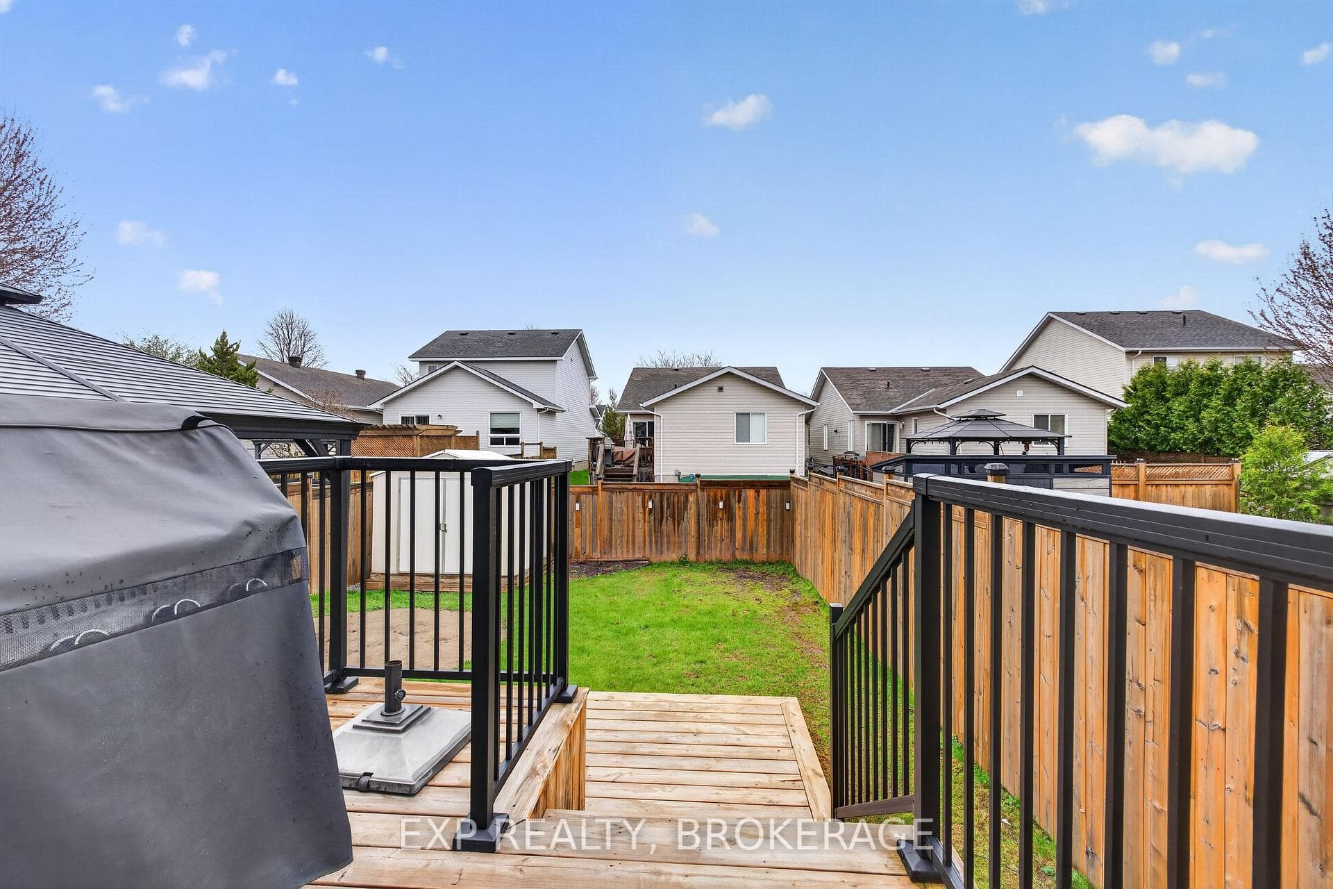584 FREEMAN Crescent photo 33