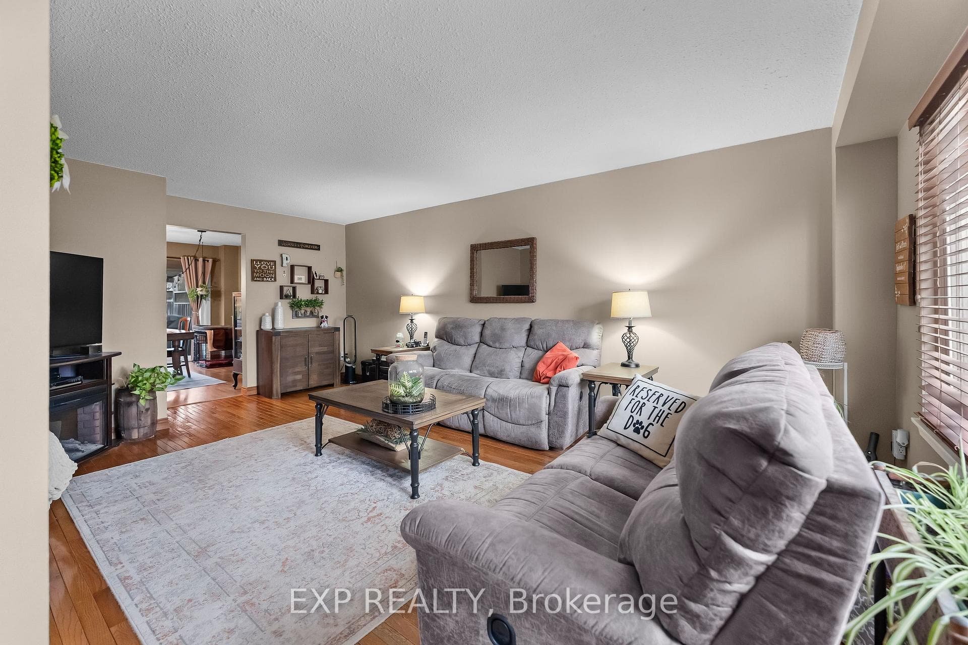 2279 Melissa Crescent photo 7