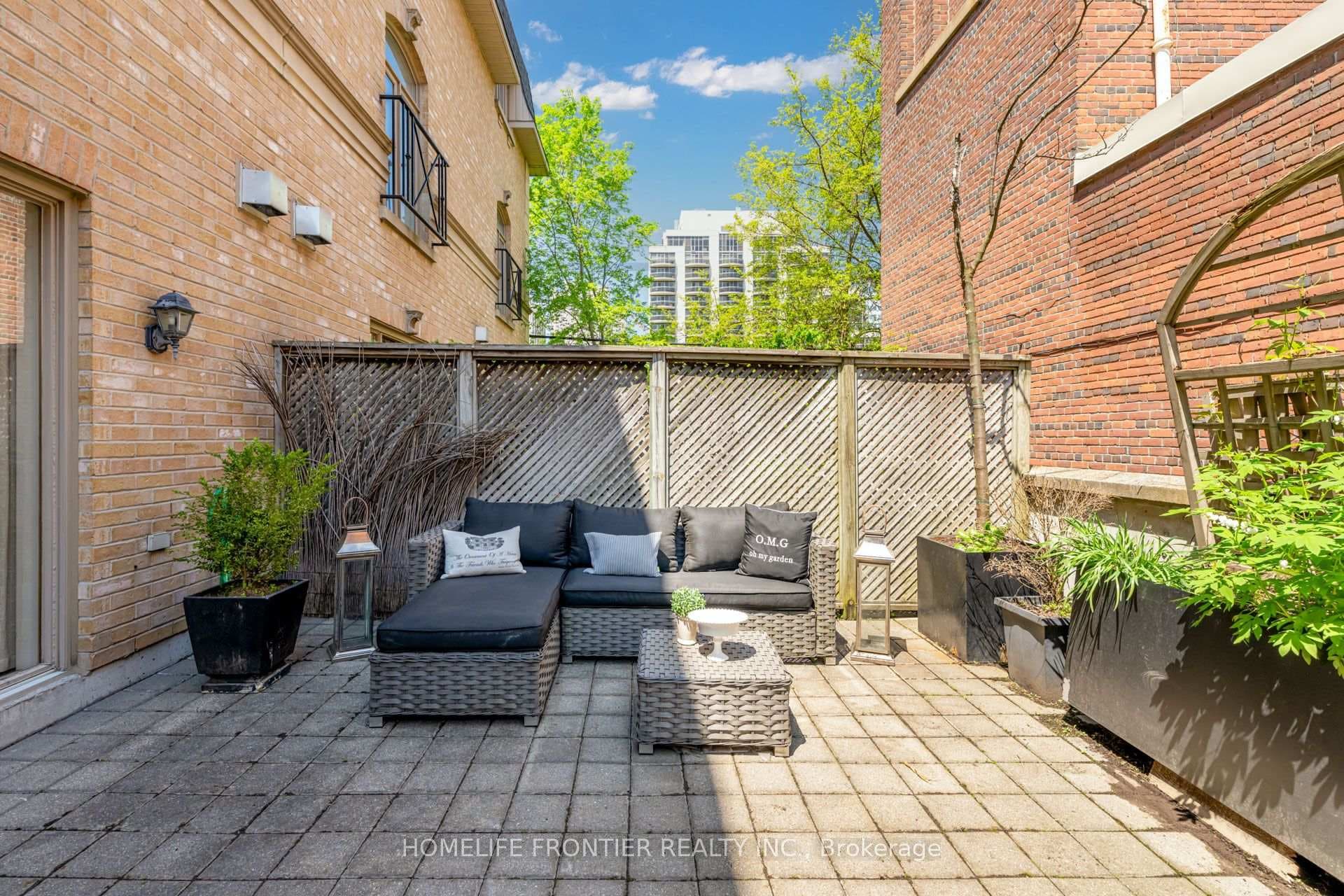 22 Balmoral Avenue Unit 4 photo 40