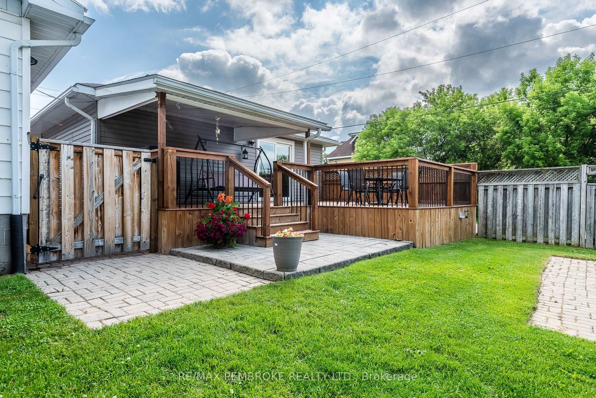 560 Boundary Road photo 35