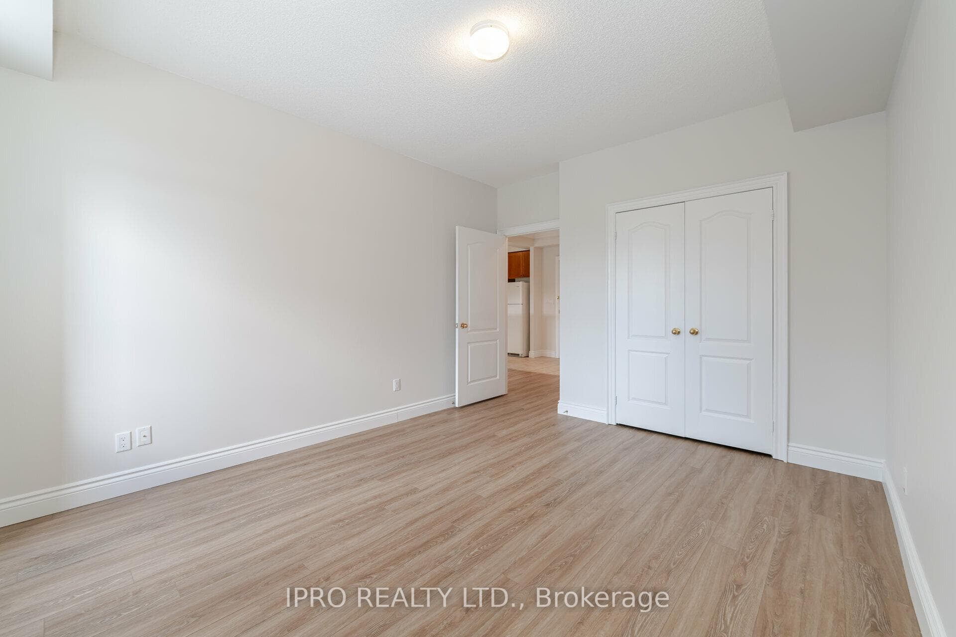3351 Cawthra Road Unit 321 photo 17
