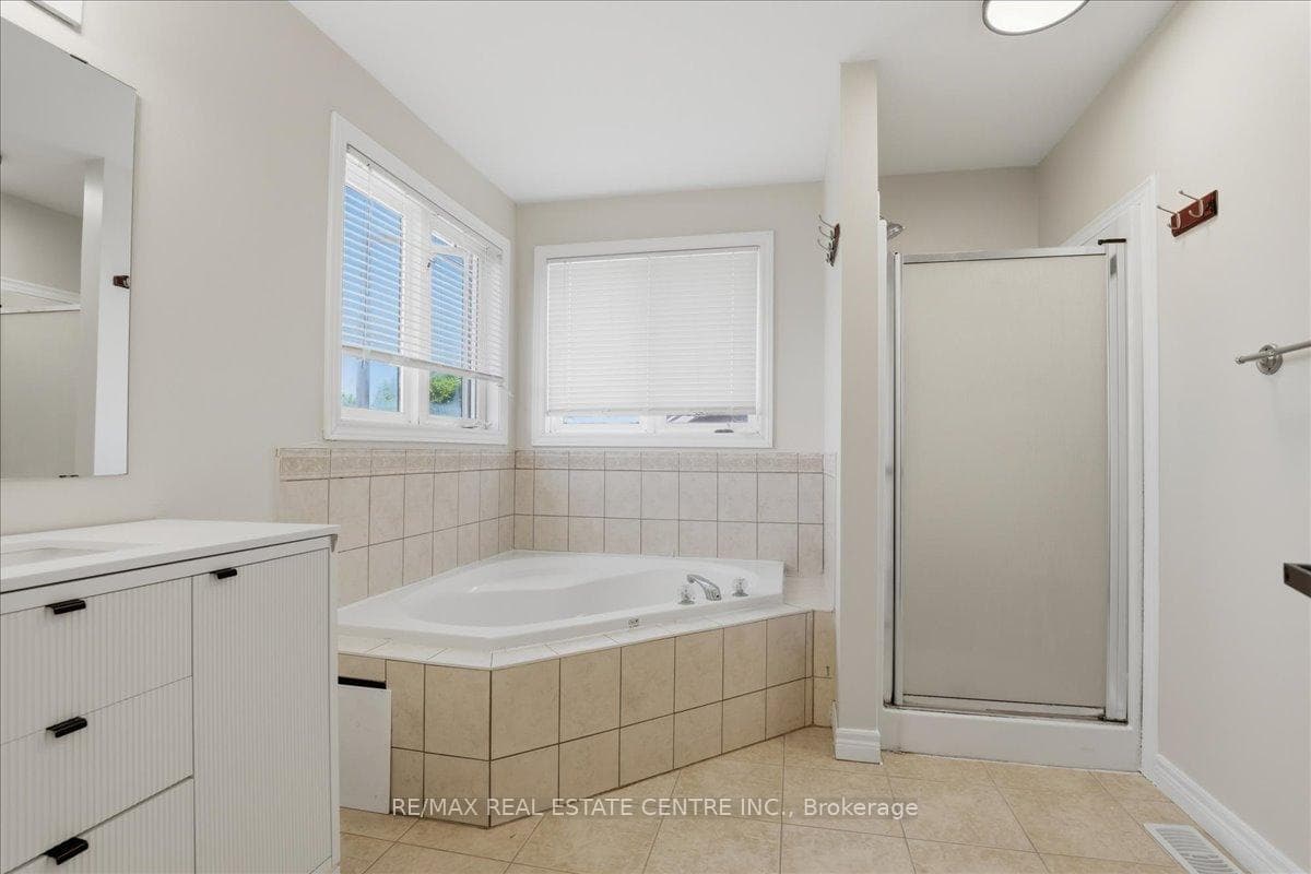43 Decaro Crescent photo 21
