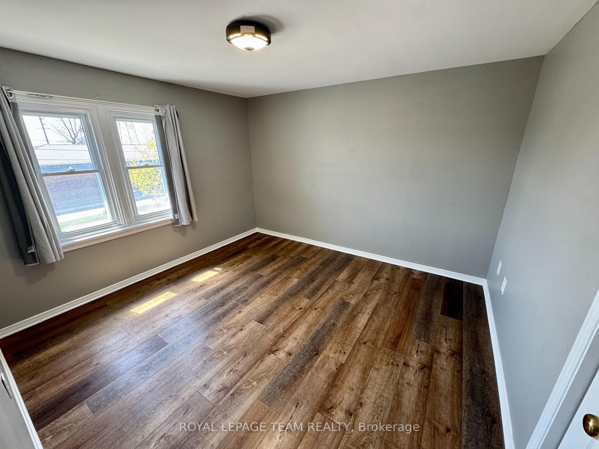 1297 Kitchener Avenue photo 13