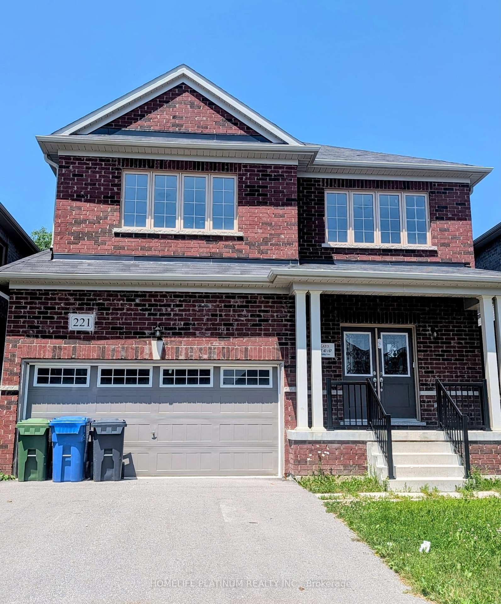 221 Ridley Crescent photo 1