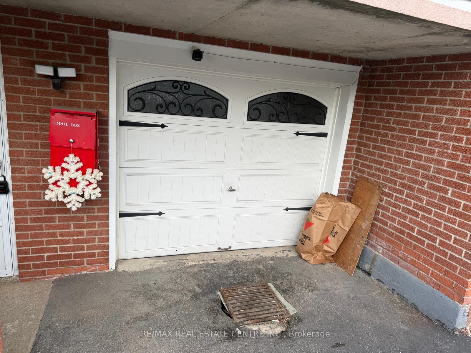 33 Prouse Drive photo 2