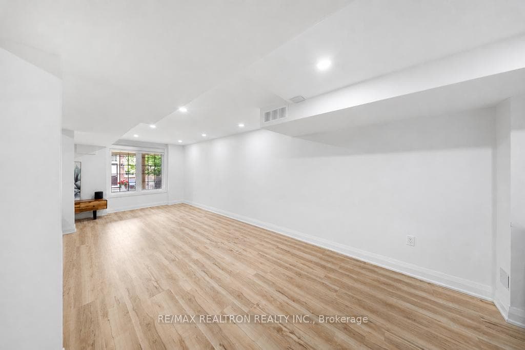 678 Skye Court photo 39