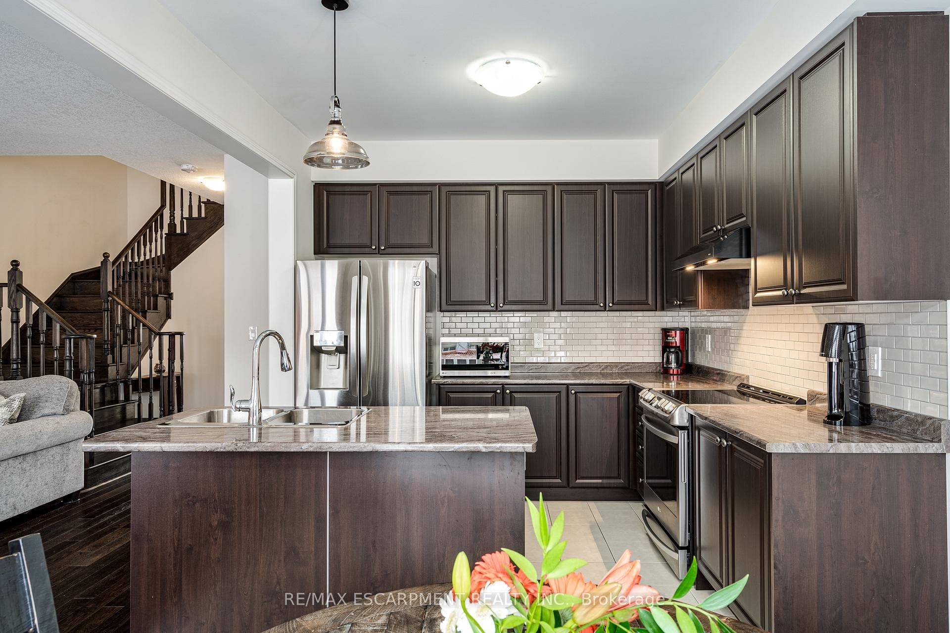 196 Kinsman Drive photo 17