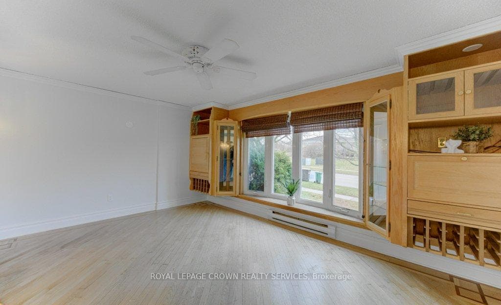 828 Elgin Street photo 7