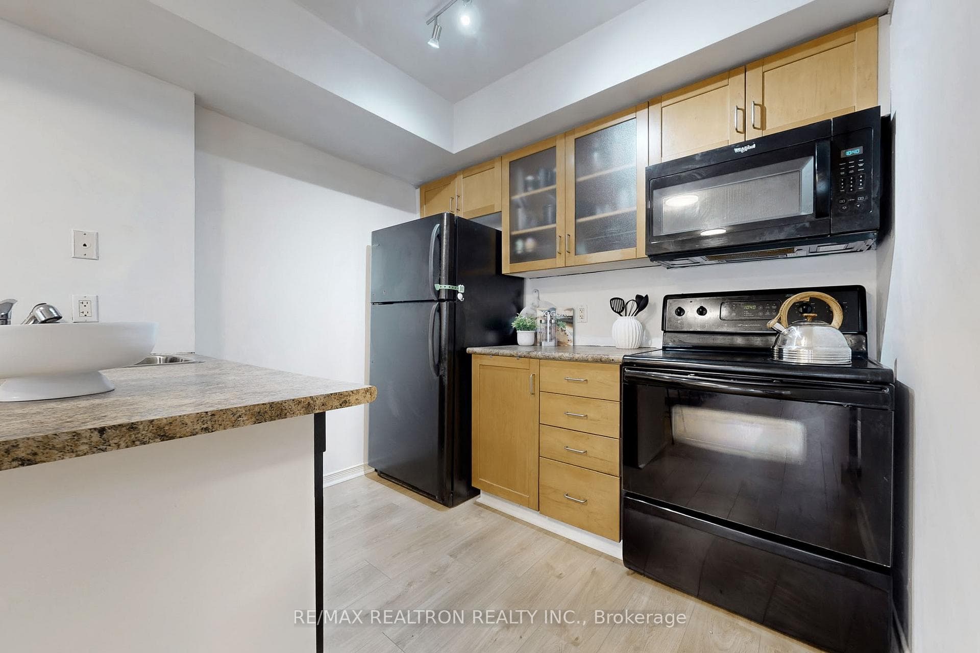 46 Western Battery Road Unit 826 photo 6