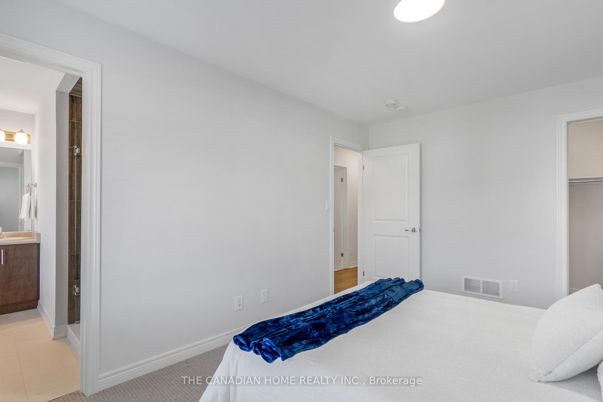 15 Damude Avenue photo 9