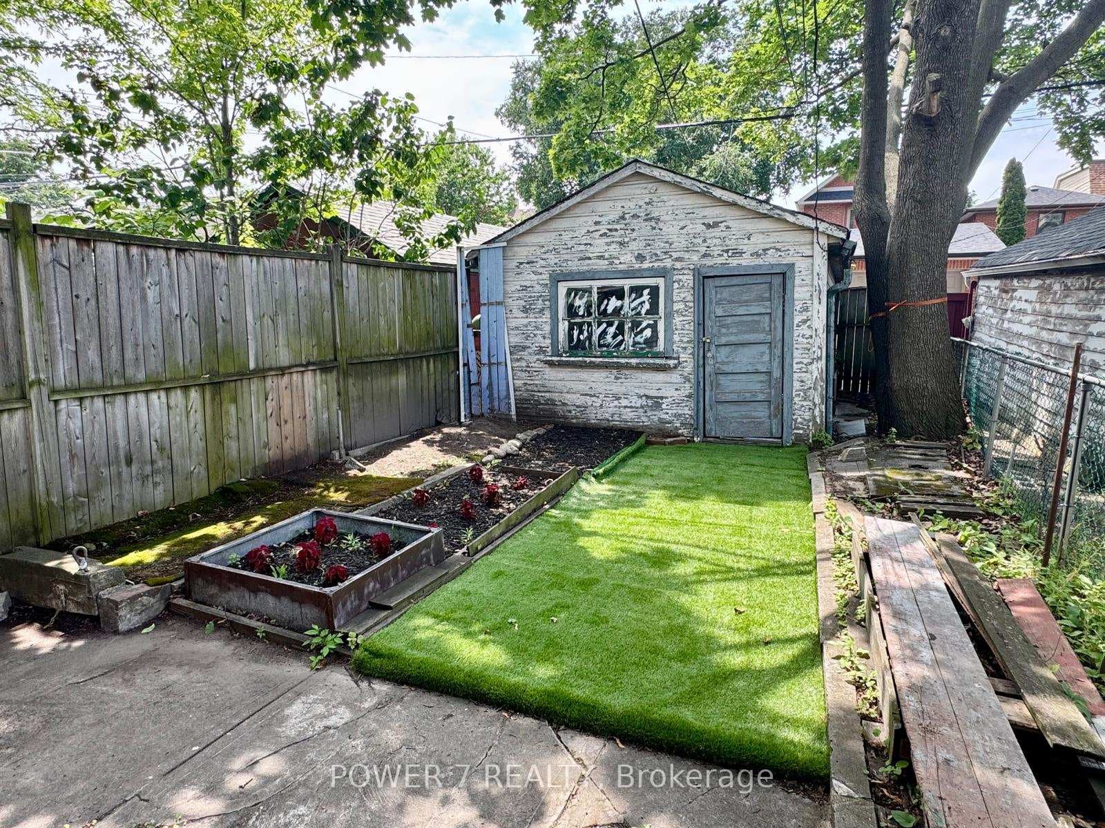 810 Ossington Avenue photo 22