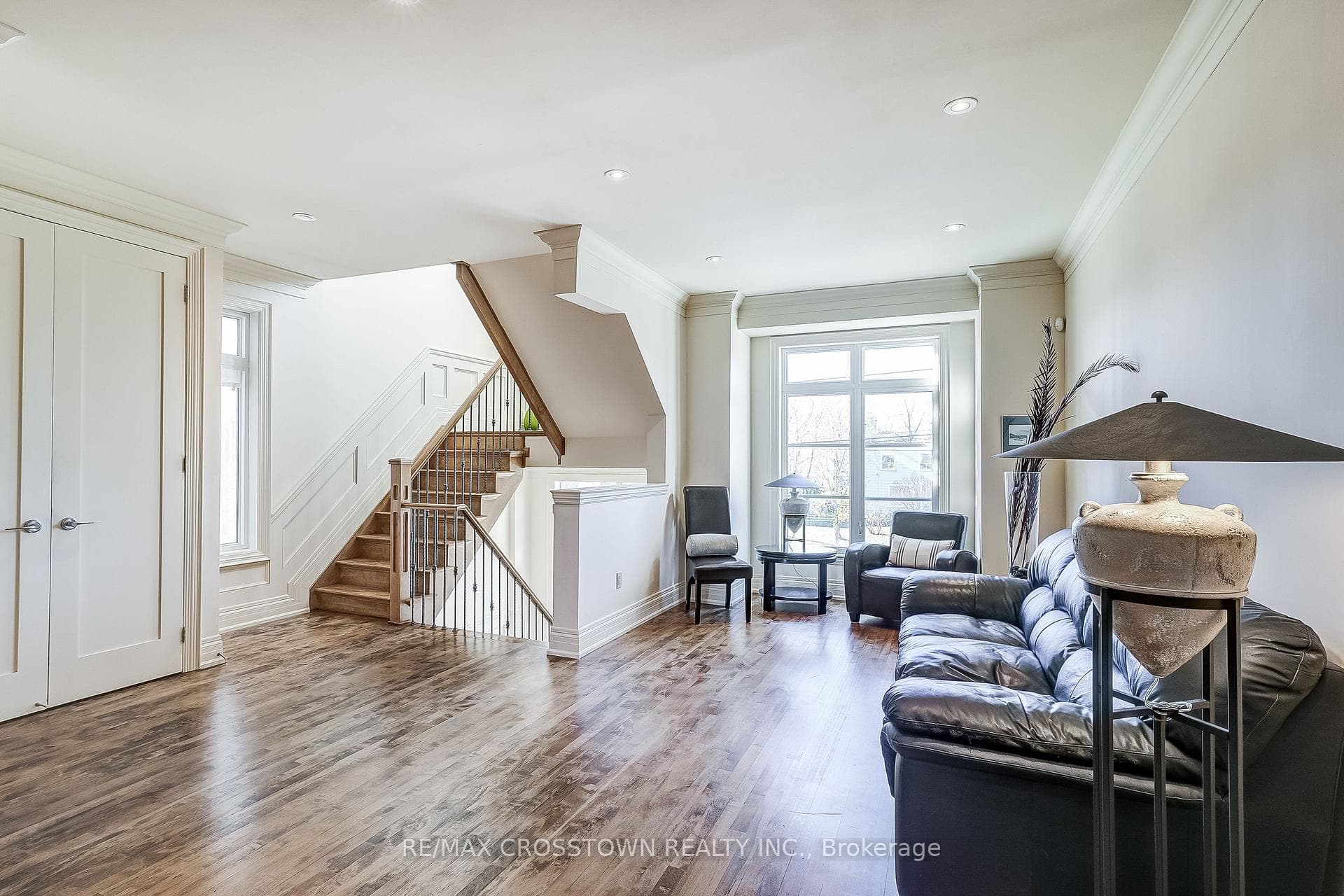 8293 KIPLING Avenue photo 6