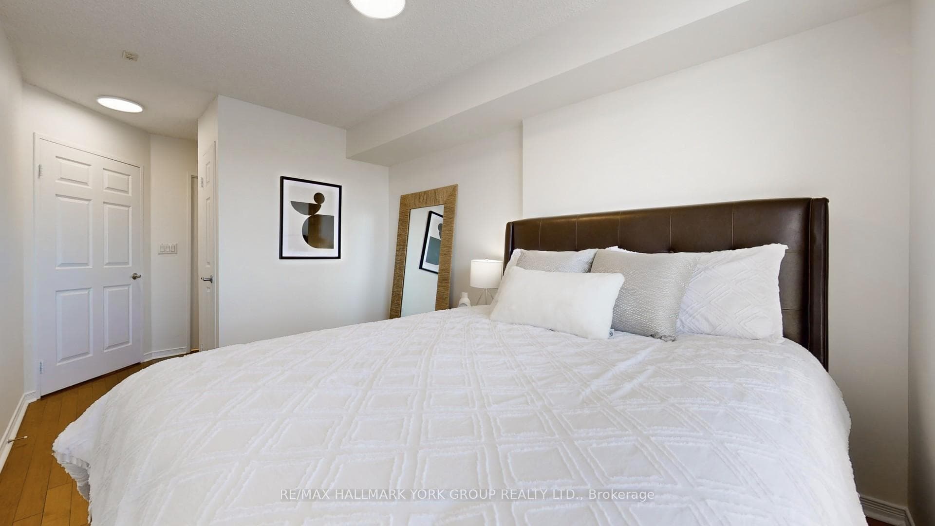 245 Davisville Avenue Unit 512 photo 16