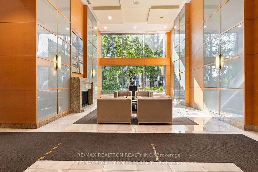 4978 Yonge Street Unit 810 photo 3