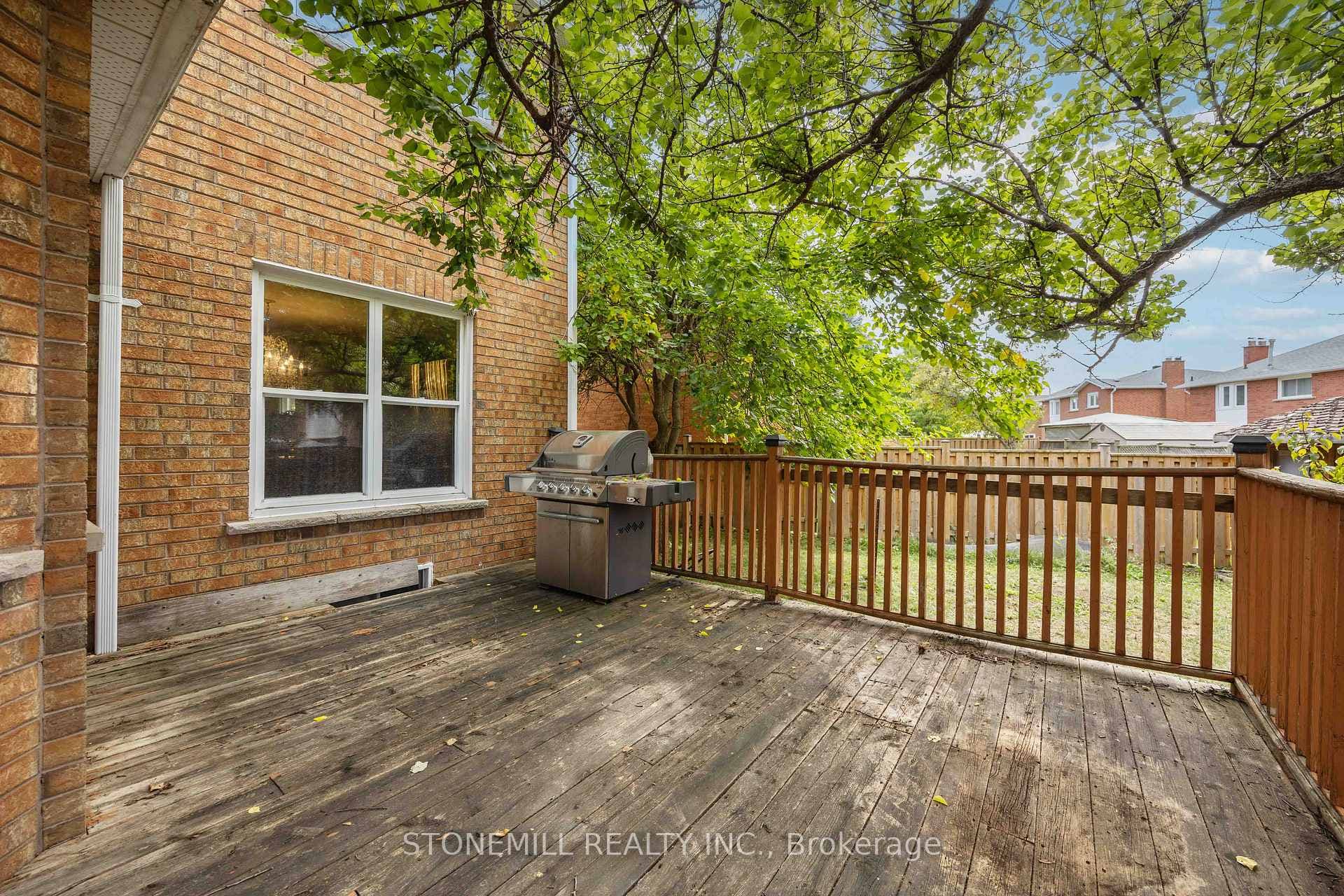 24 Soho Crescent photo 31
