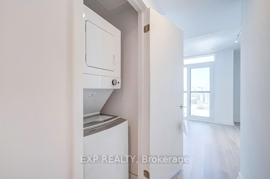 238 Simcoe Street Unit 3503 photo 4