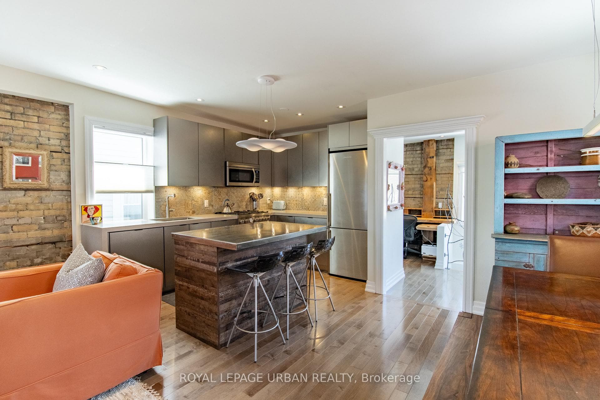438 Woodfield Road photo 9