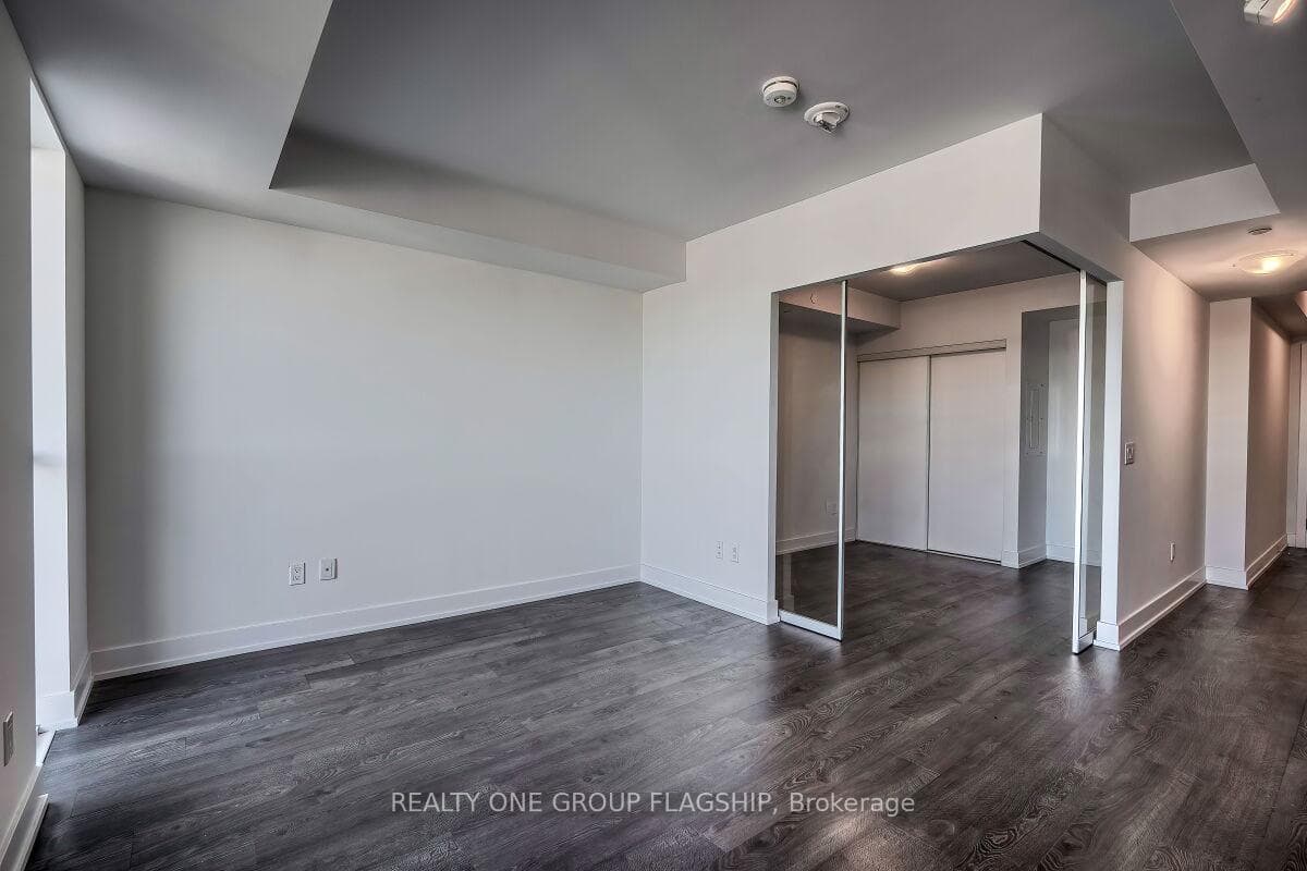 2550 Simcoe Street Unit 421 photo 11