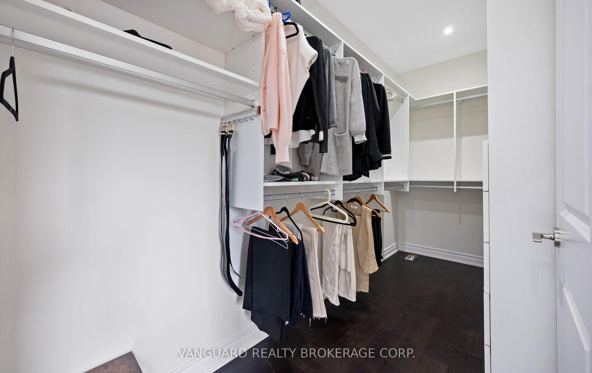 121 Alistair Crescent photo 33
