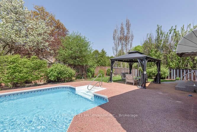 82 Leander Street photo 40