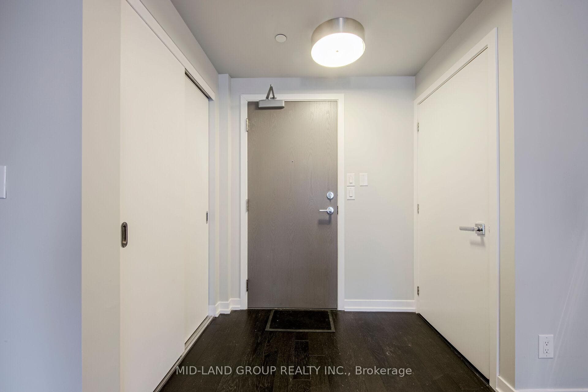 21 Widmer Street Unit 2512 photo 4