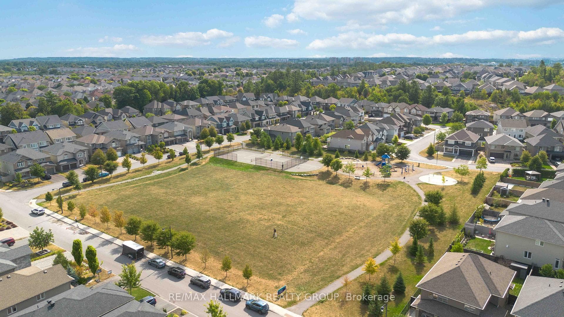 155 Escarpment Crescent photo 40