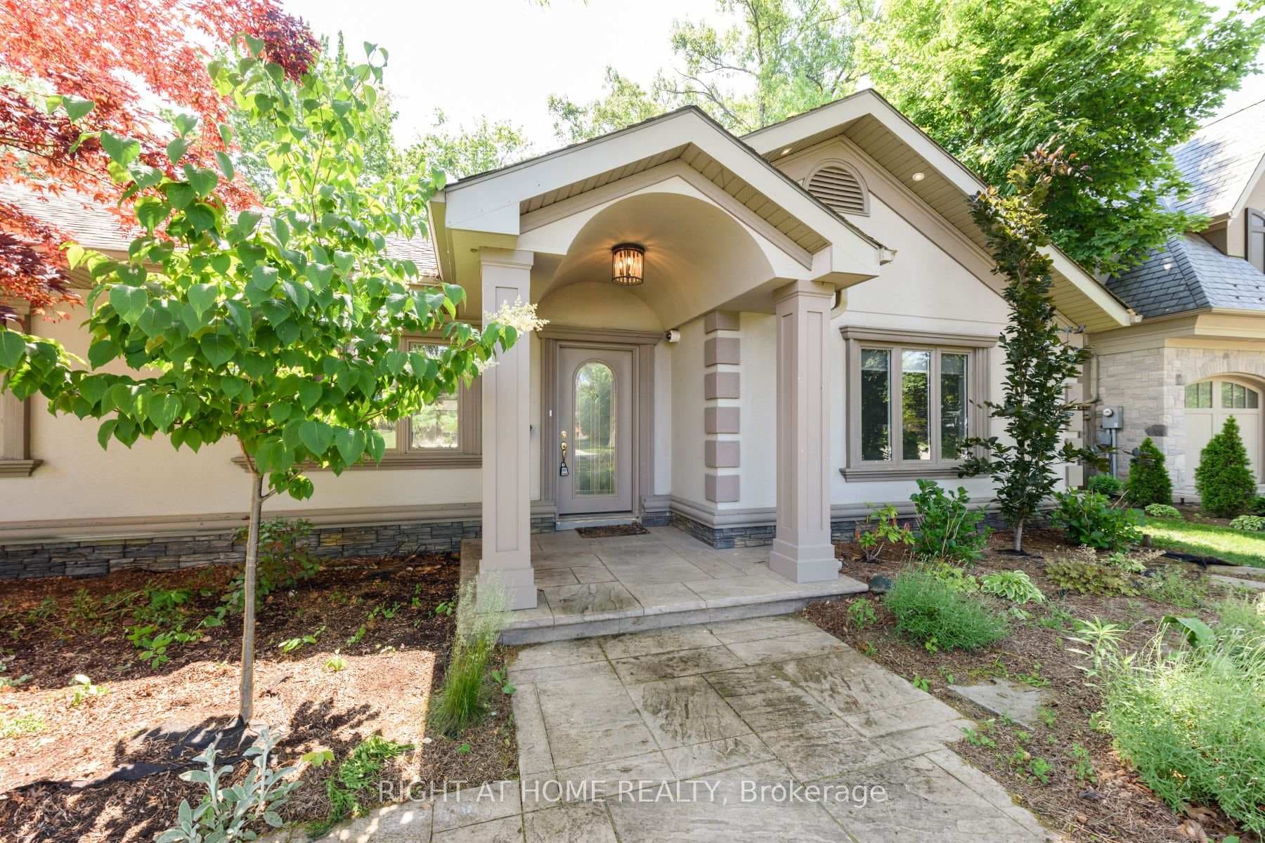 176 Maplewood Road photo 3