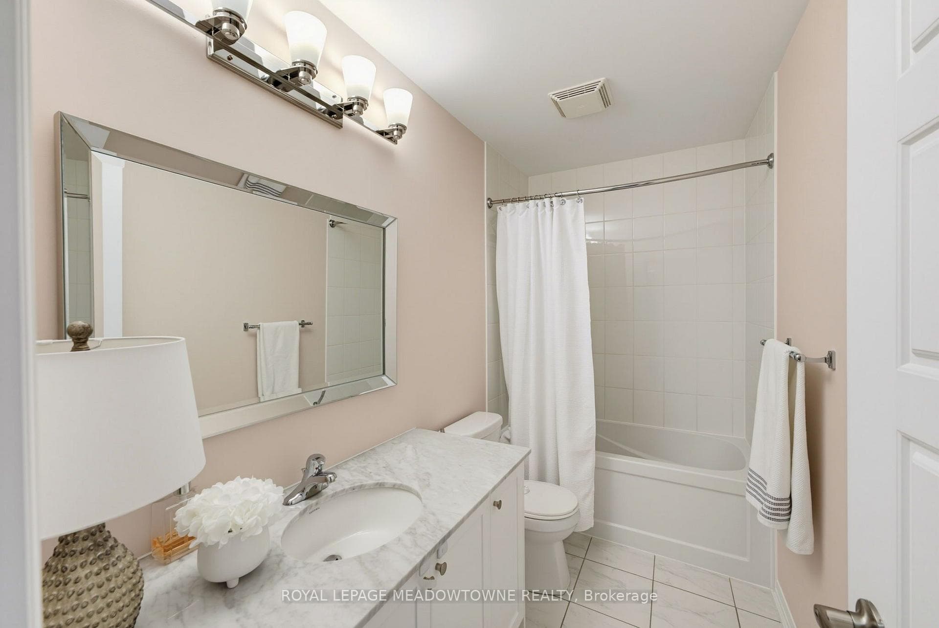 779 Banks Crescent photo 24