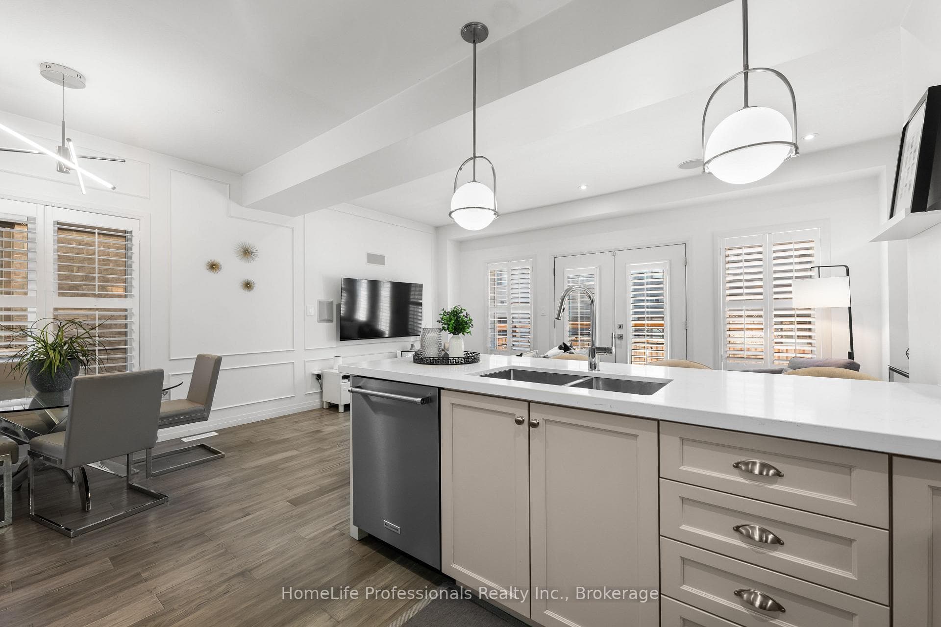 53 Greenwich Avenue photo 9
