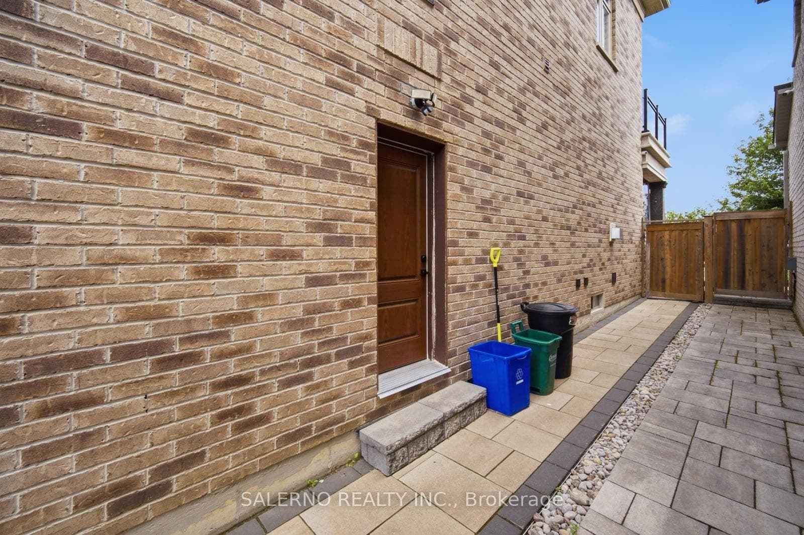 111 Ironside Drive photo 40