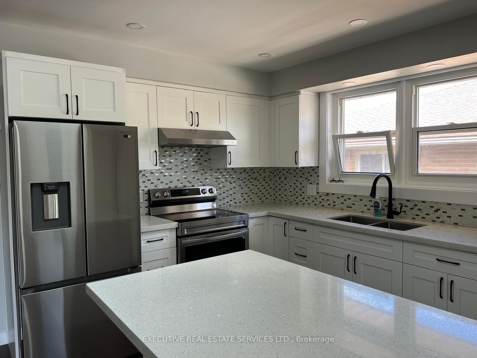168 Overlea Drive photo 13