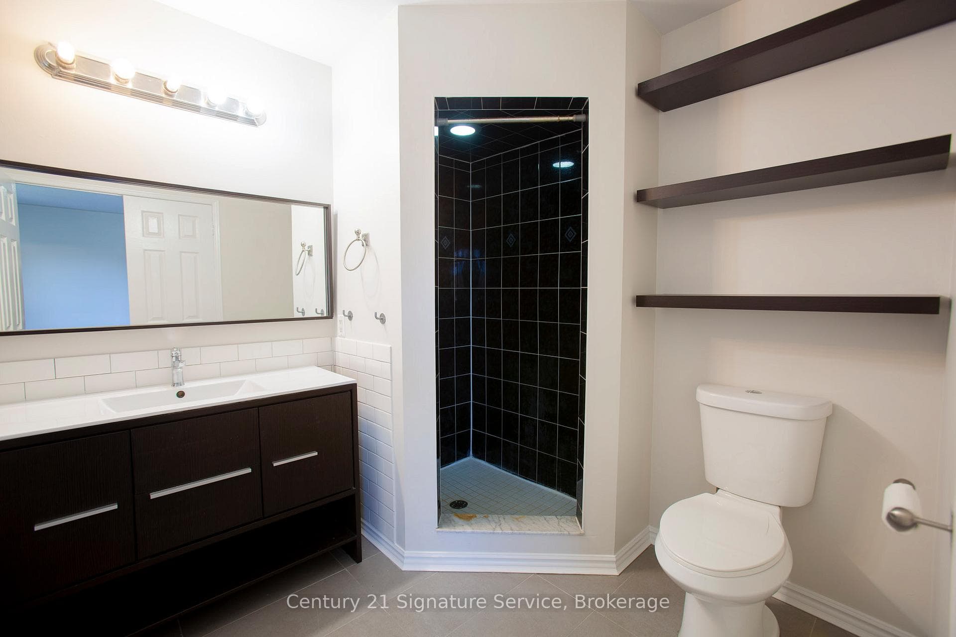 9 Queensland Crescent photo 10