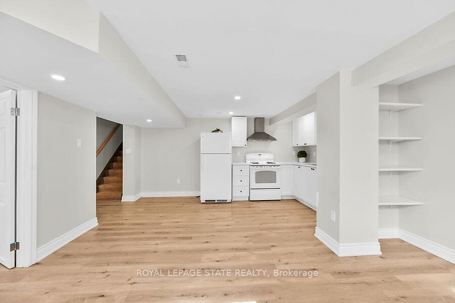 196 West 19th Street photo 31