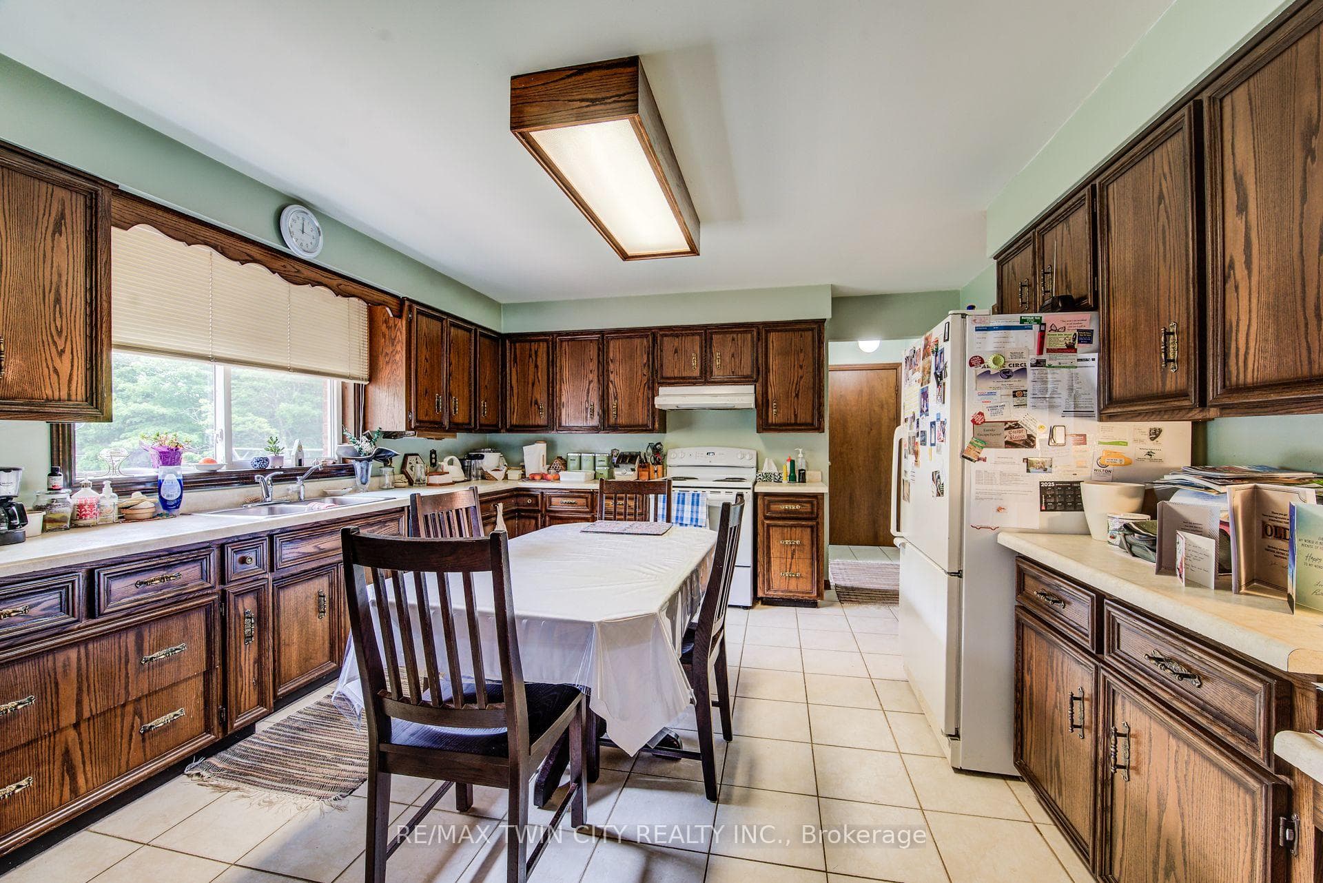 1177 Perth Street photo 8