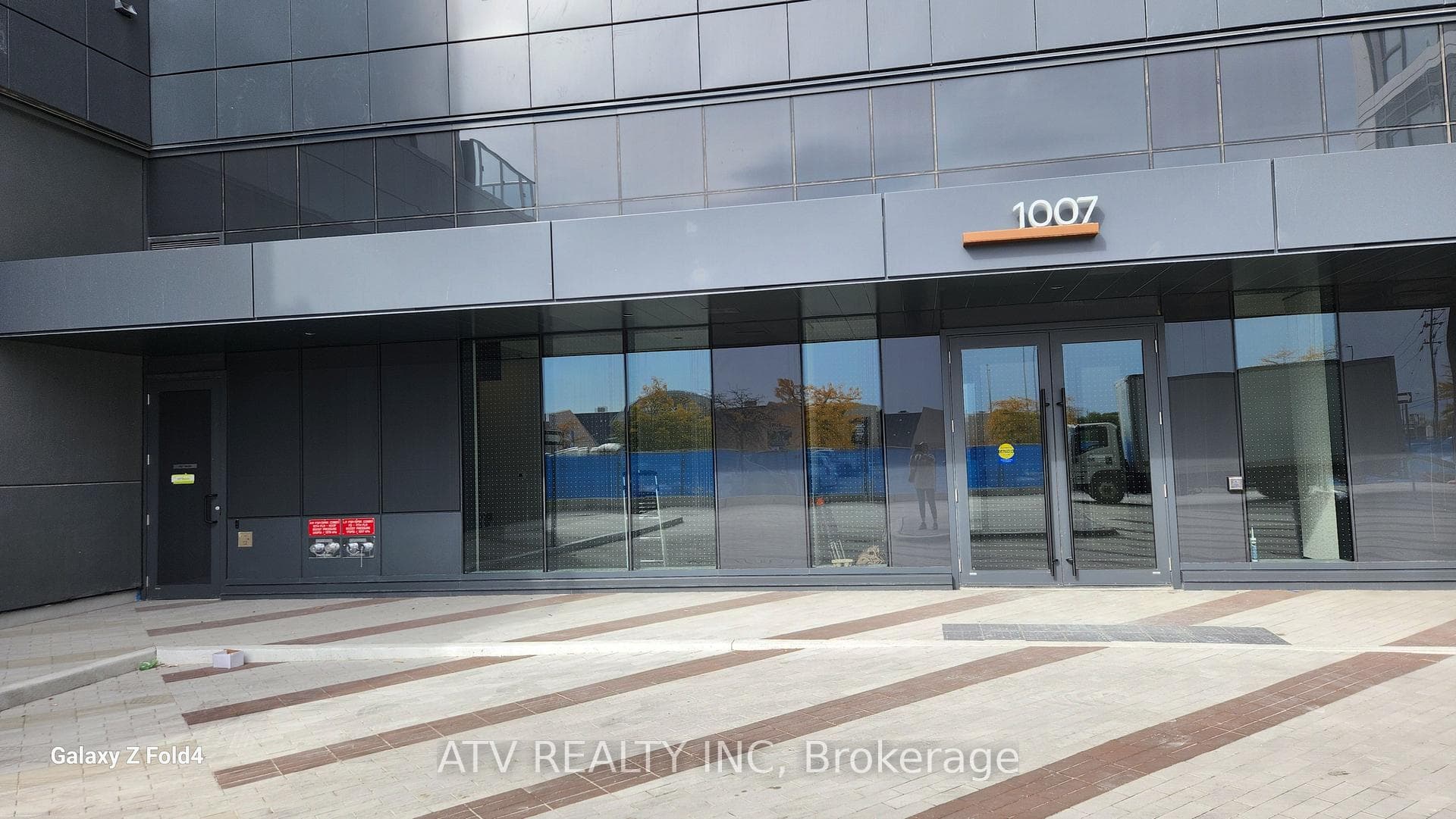 1007 The Queensway N/A Unit 417 photo 3