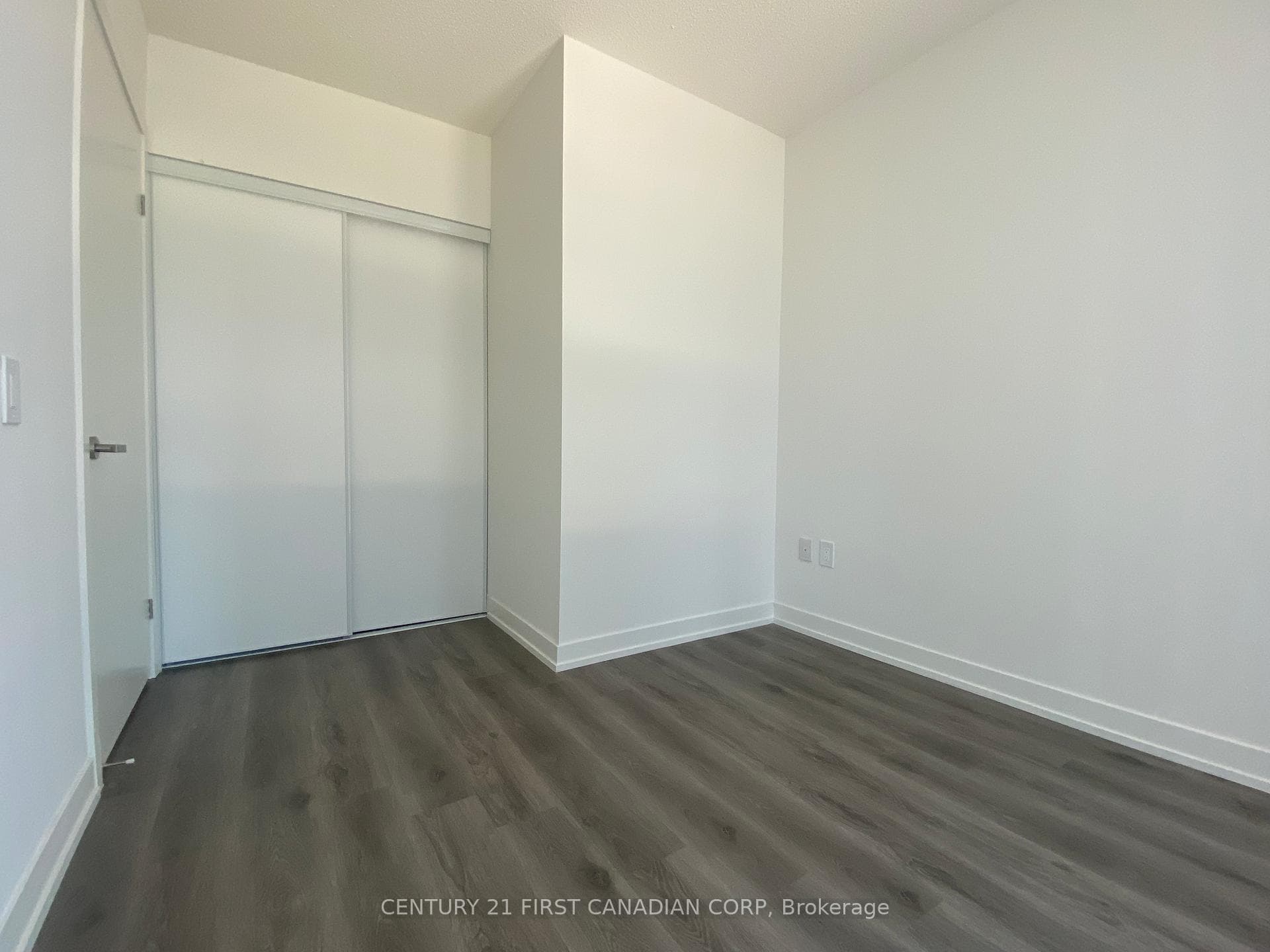 138 Downes Street Unit 811 photo 14
